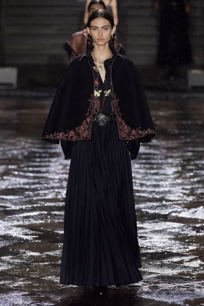 Look 24